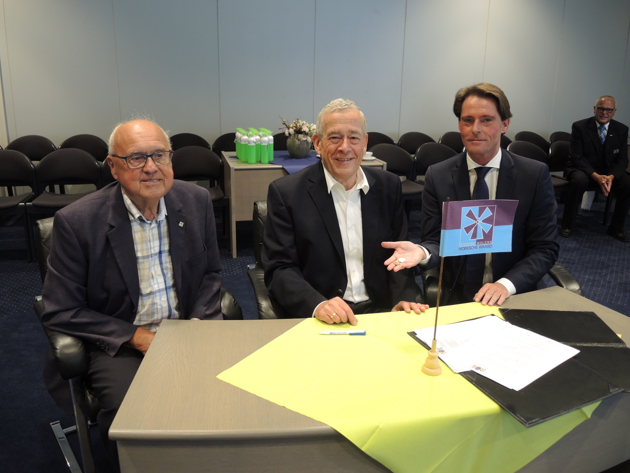 Twee historische molens van Korendijk overgedragen aan SMB Twee historische molens van Korendijk overgedragen aan SMB